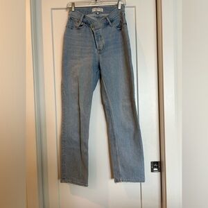 Abercrombie & Fitch Dad High Rise with Crossed waist denim